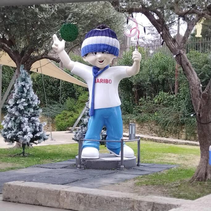 ユゼLe Provence Avec Piscine, Climatisation Et Parkingアパートメント エクステリア 写真
