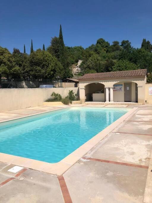 ユゼLe Provence Avec Piscine, Climatisation Et Parkingアパートメント エクステリア 写真